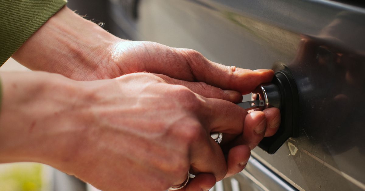 locksmith service technician — Tina Locksmith